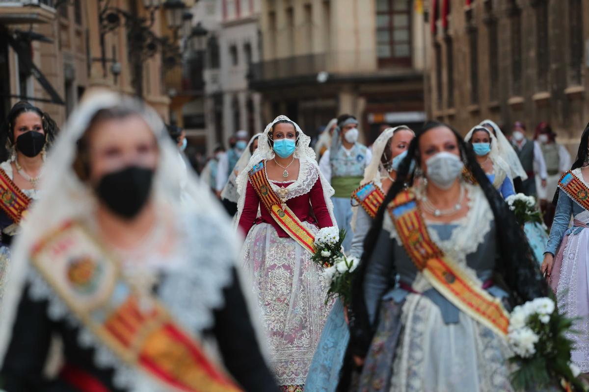 Búscate en el primer día de la ofrenda por la Calle Caballeros de las 20:00 a las 21:00