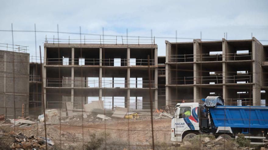 El Hotel La Tejita Beach Club durante su construcción.