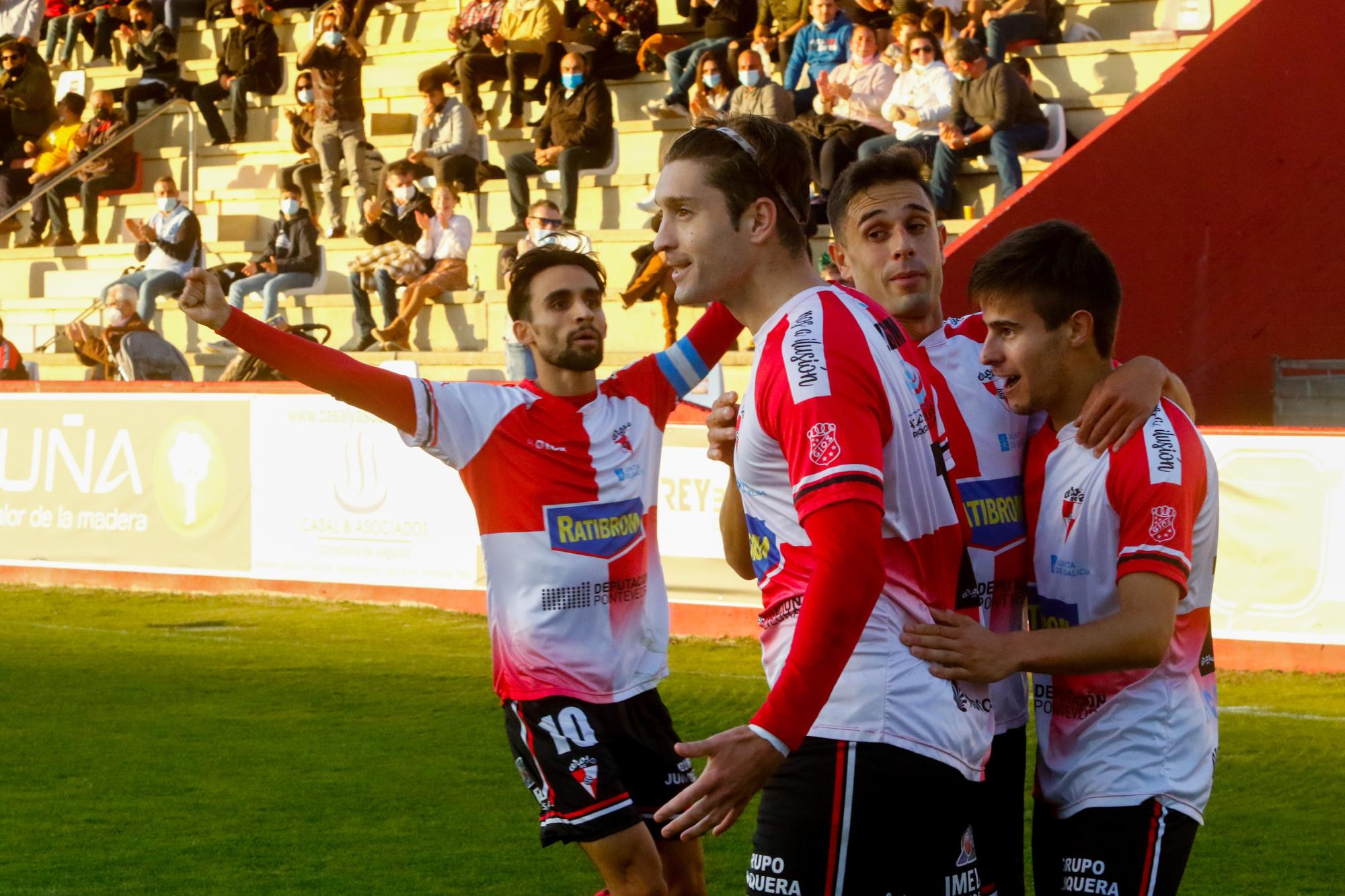 Las imágenes de la victoria del Arosa ante el Salamanca (1-0)