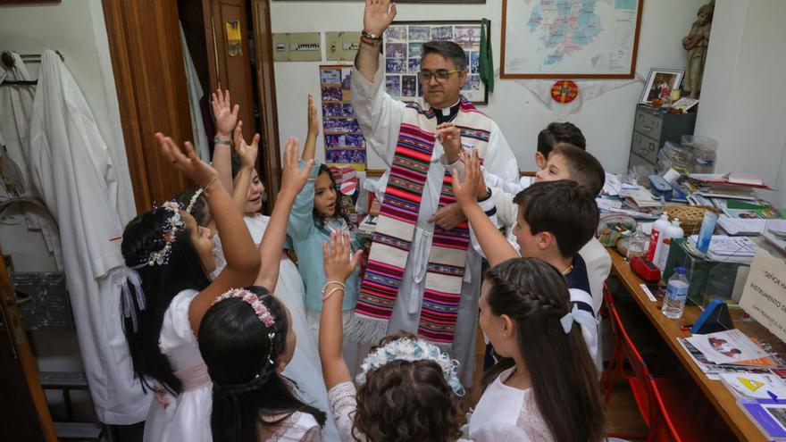 Las Primeras Comuniones contagian alegría a las fiestas de Nosa Señora da Xunqueira de Vilagarcía