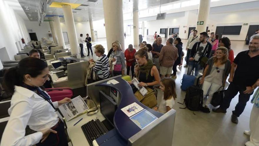 El Aeropuerto de Castellón supera a otros 15 en un mes