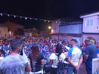 Un coche se empotra contra una atracción de feria en las fiestas del pueblo