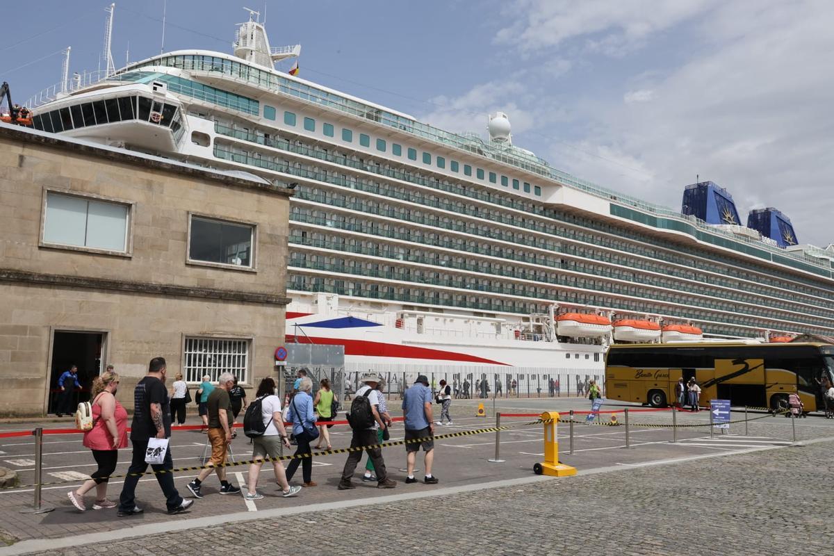 Triple escala de trasatlánticos en Vigo