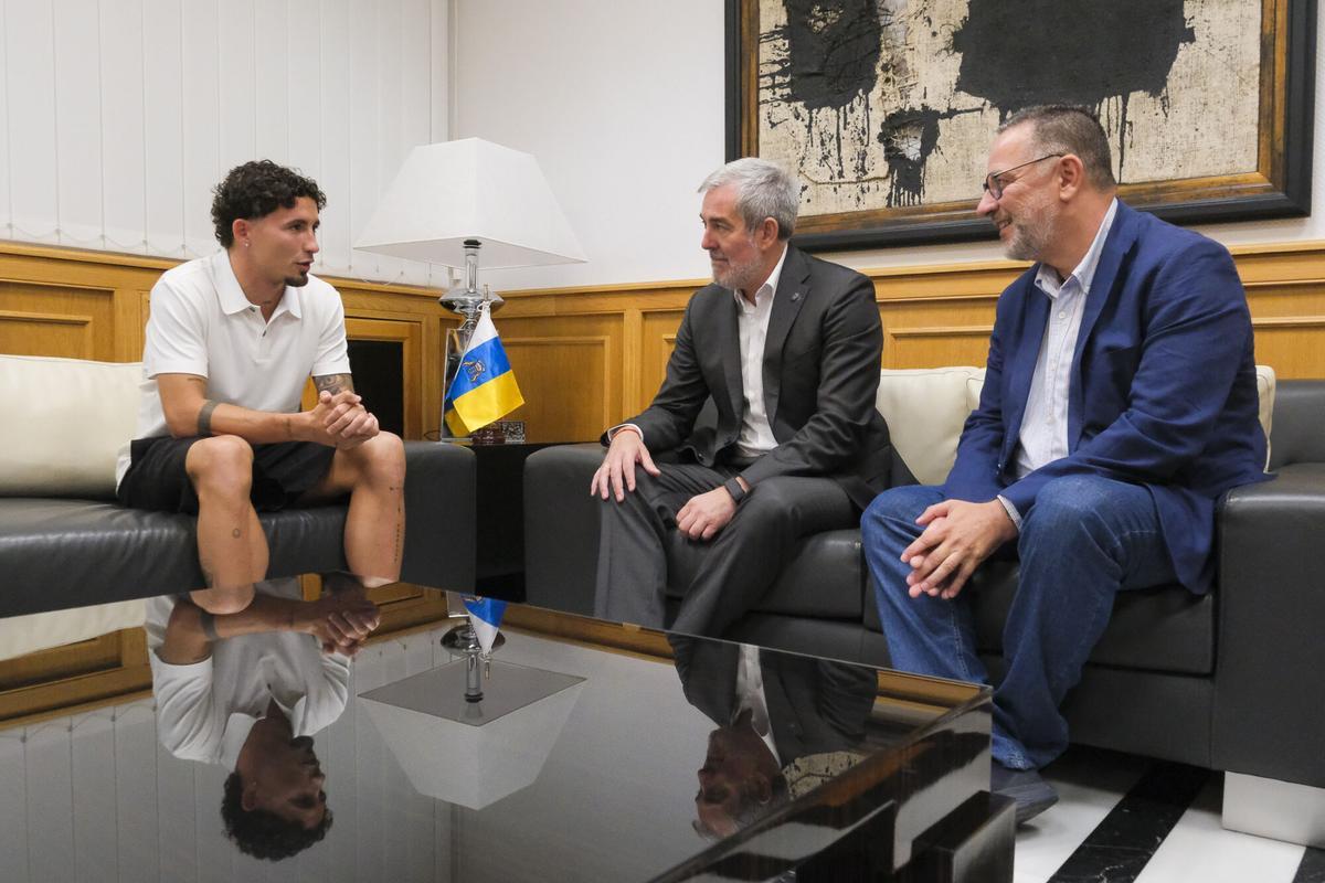 Recibimiento a Yeremy Pino en la Presidencia del Gobierno de Canarias en Las Palmas de Gran Canaria