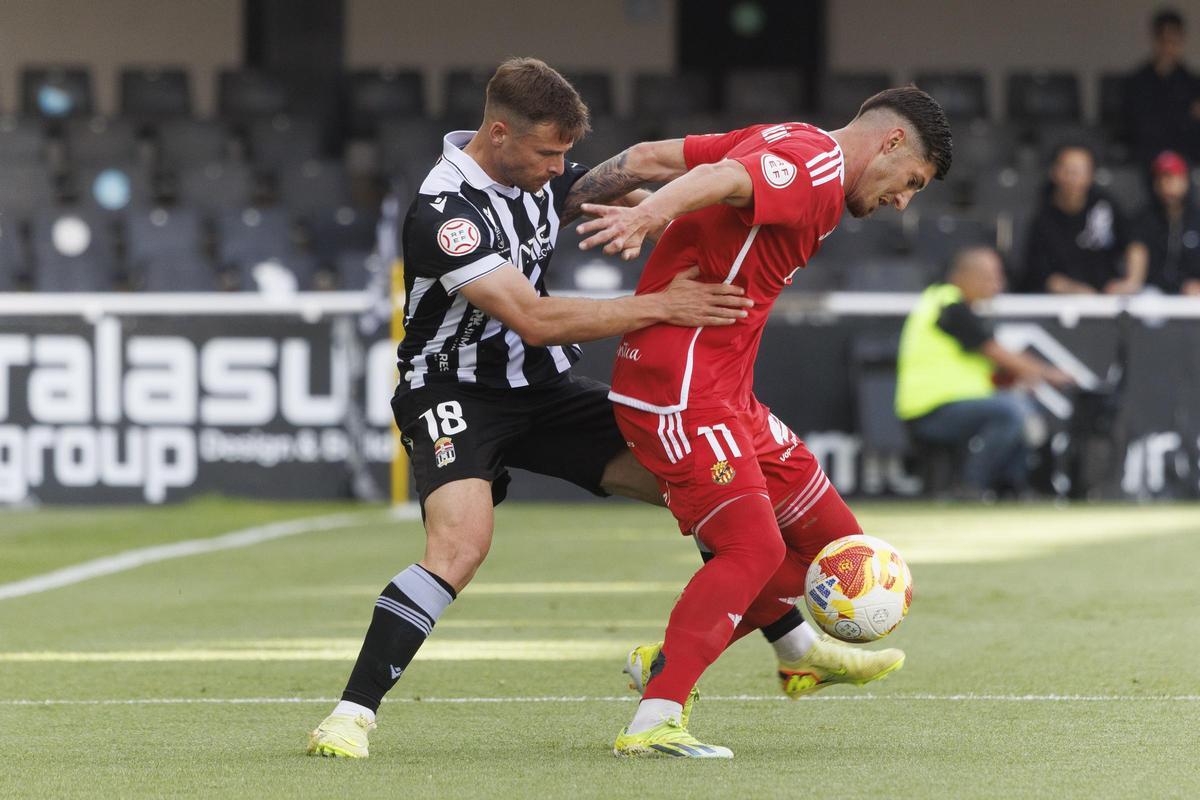 La épica victoria que acerca al Cartagena al play off frente al Nástic, en imágenes