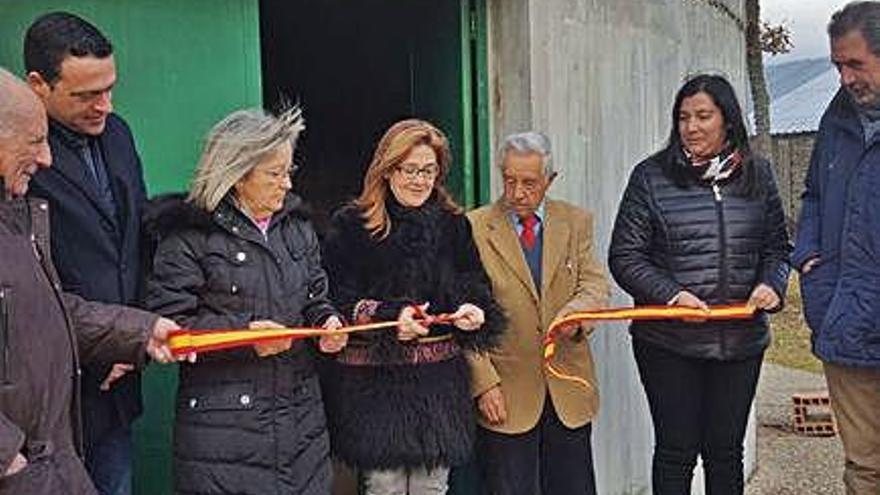 Mayte Martín Pozo inaugura la potabilizadora que abastece a San Salvador, Cernadilla y Valdemerilla.