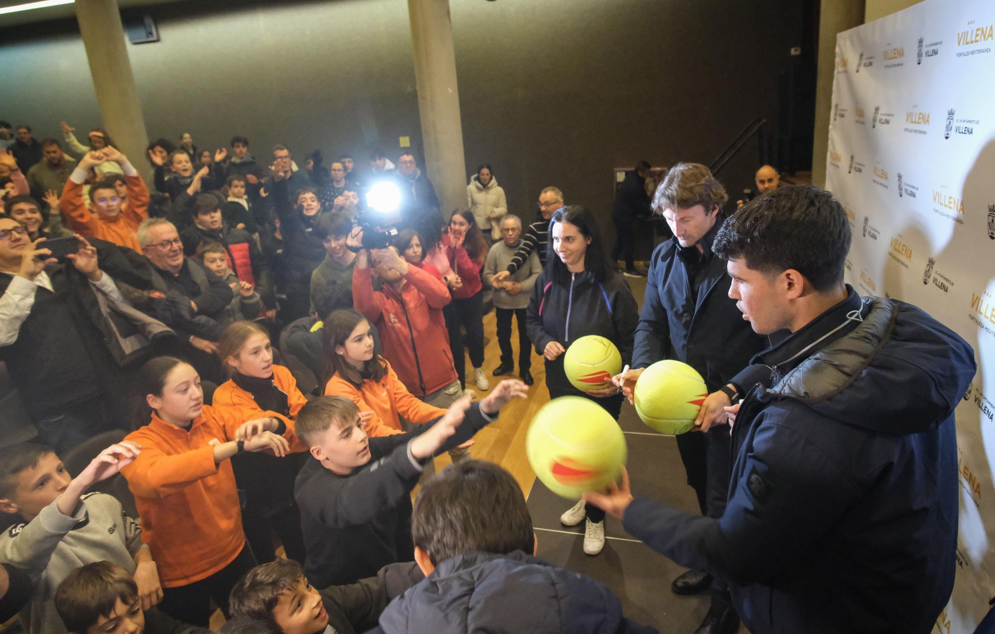 Carlos Alcaraz levanta pasiones en Villena