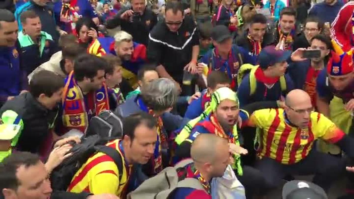 La afición del Barça calienta motores en el centro de Madrid