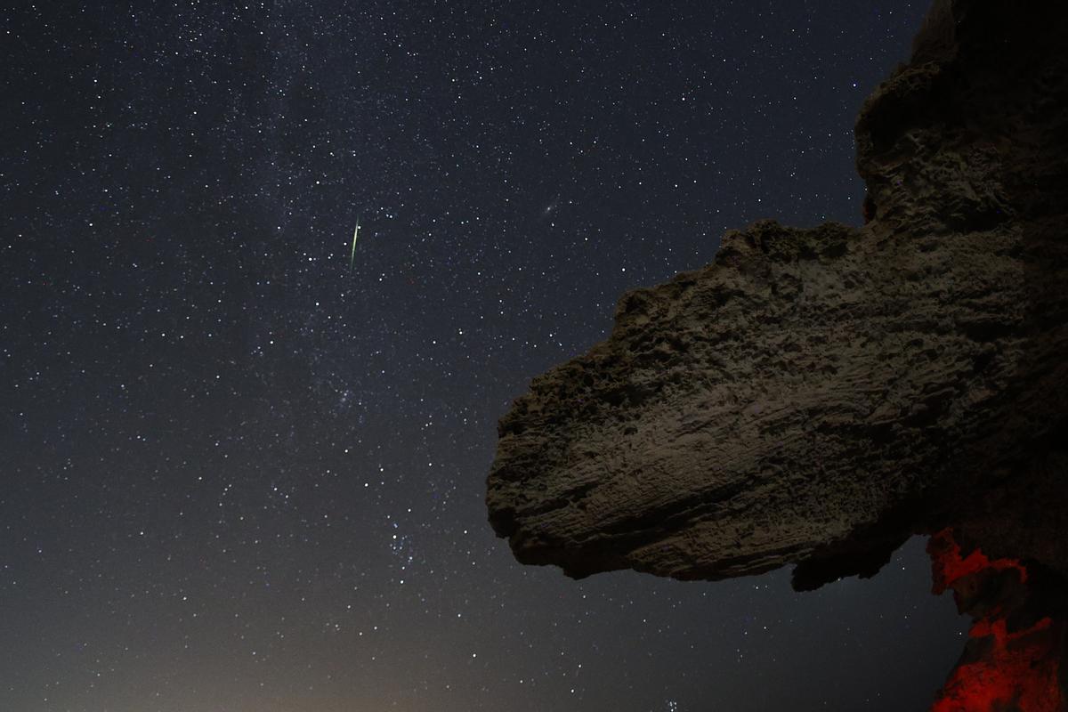 Observación de Perseidas en la playa de los Escullos de Níjar (Almería).