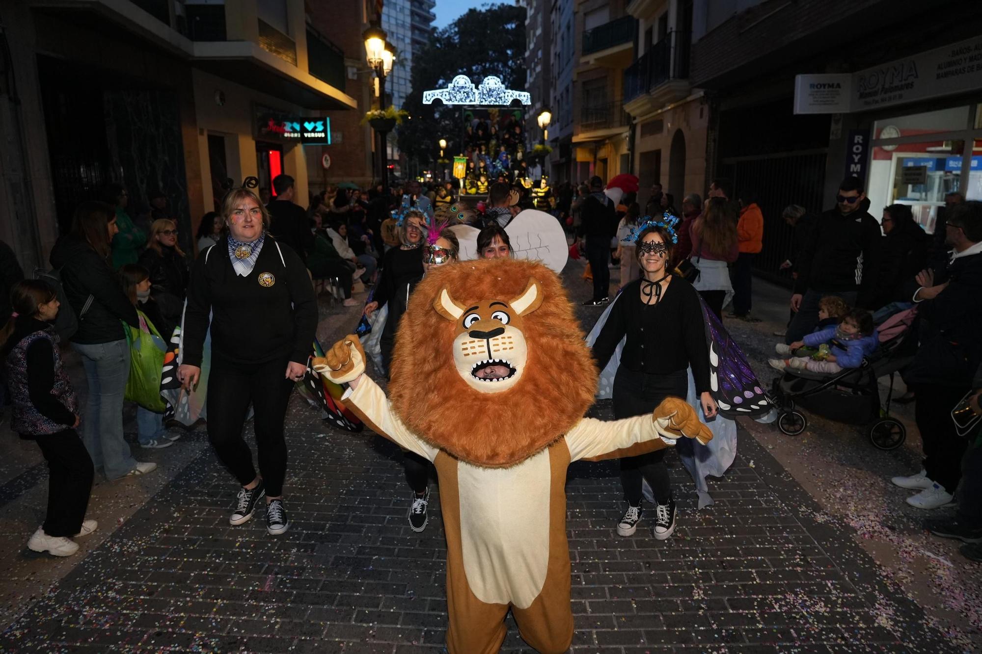 Desfile de animación de collas y carros engalanados