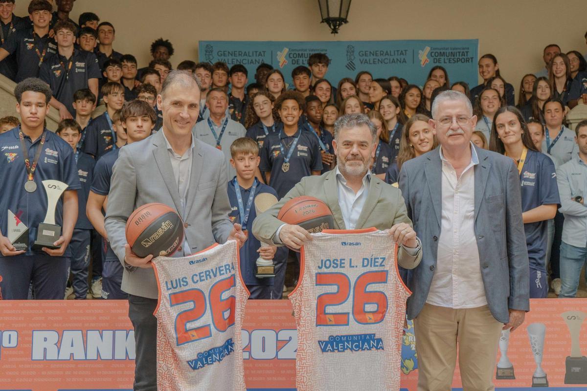 El acto contó con la presencia del director general de Deporte, Luis Cervera; del vicepresidente segundo y conseller de Presidencia de la Generalitat Valenciana, José Luis Díez y el presidente de la FBCV, Salvador Fabregat.