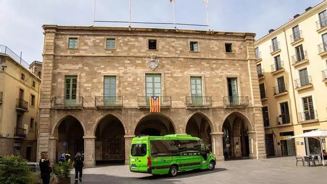 El microbús del Centre Històric de Manresa, preparat per iniciar el servei