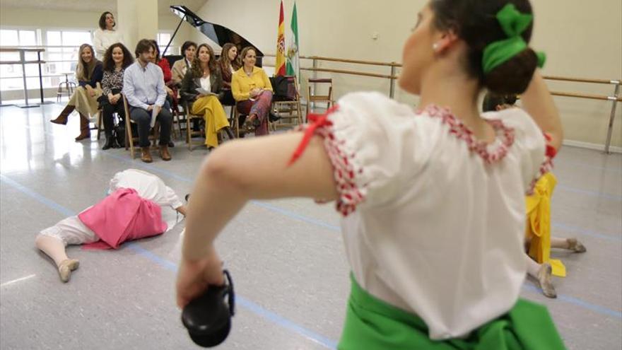 La danza española &#039;toma&#039; el entorno de Orive por el Día de Andalucía