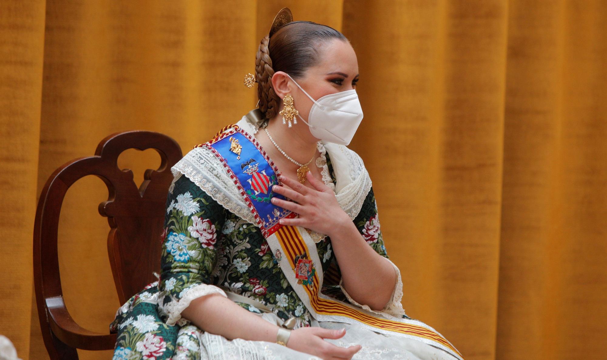 Sábado de Fallas en abril para Consuelo Llobell y la corte