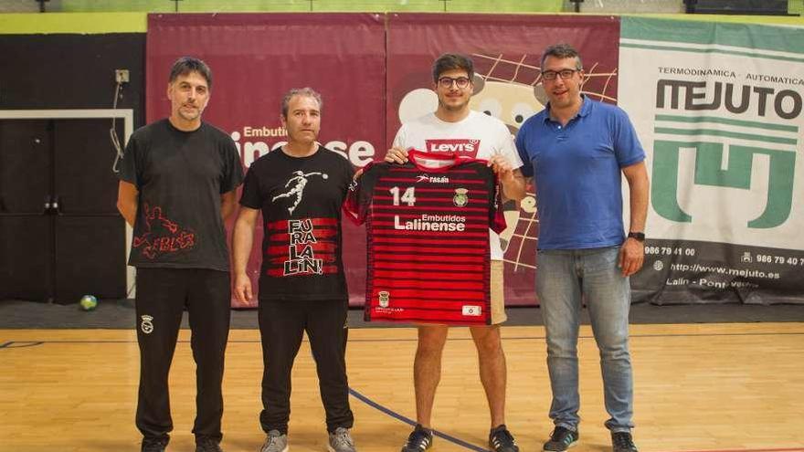 Ventoso, Víctor Blanco, Tate y Pincho, ayer, durante la presentación del jugador. // Bernabé/Ana Agra