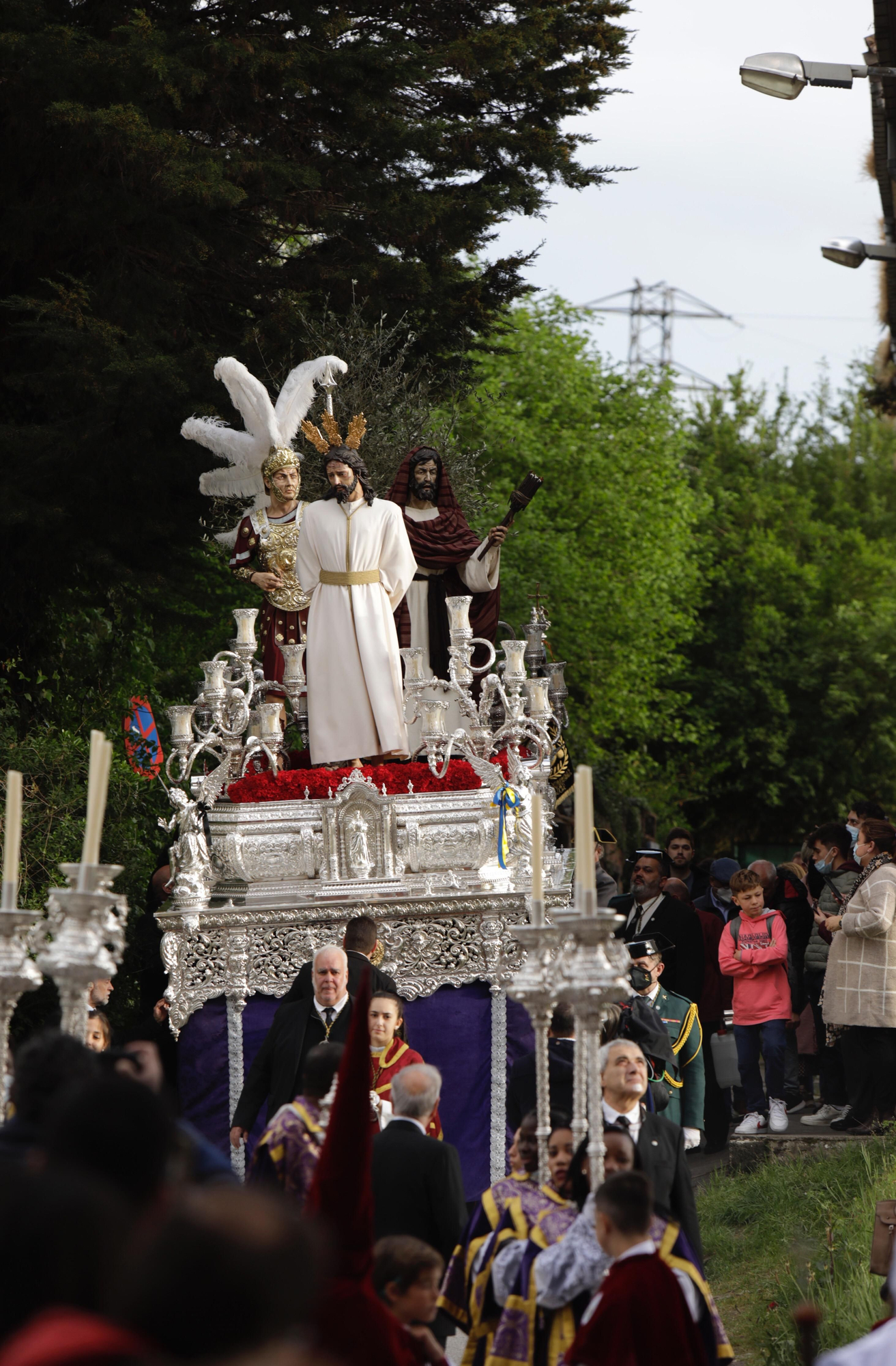 Los Estudiantes llevan al Señor de la Sentencia desde el cielo al Paraíso