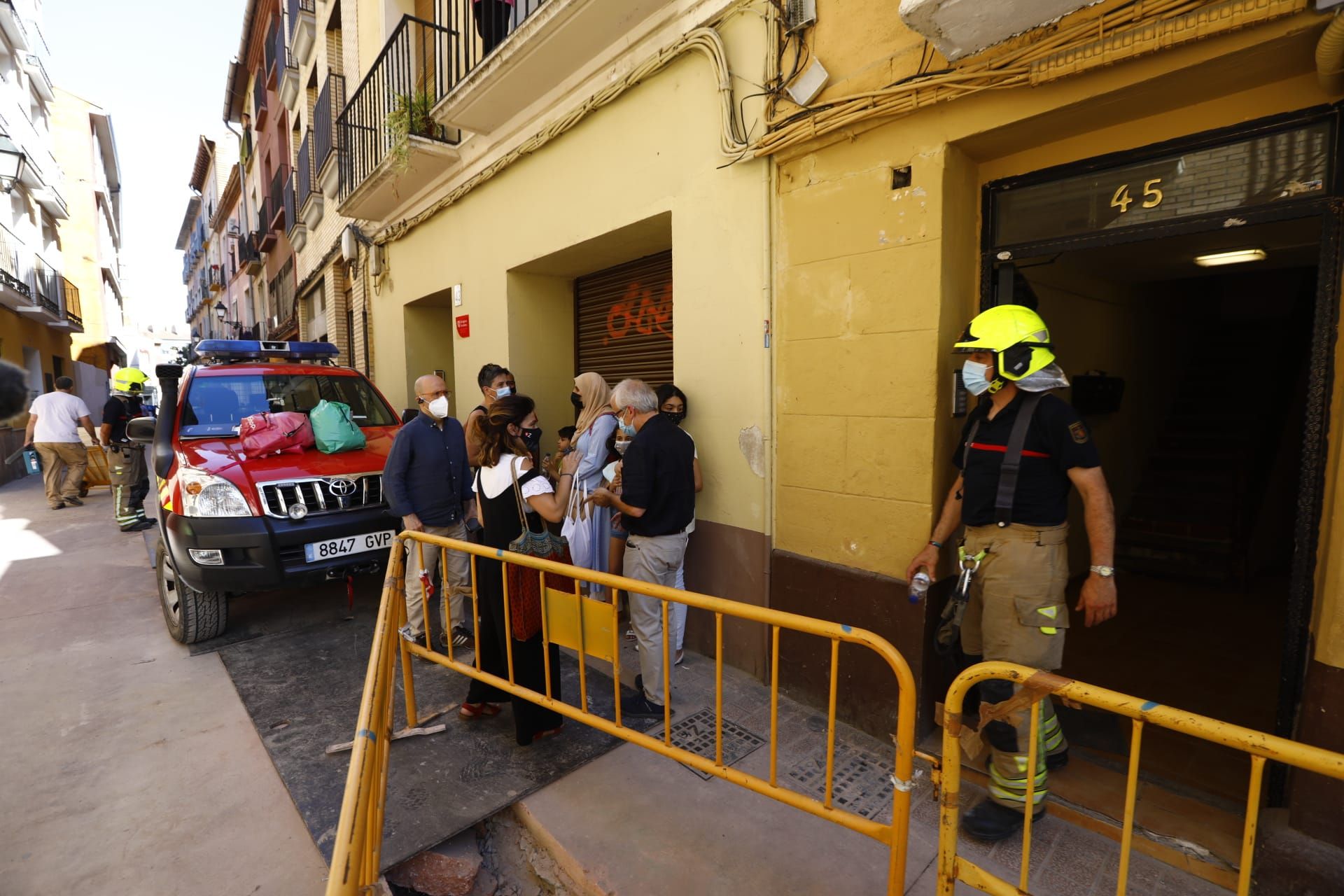 Desalojado un piso de la calle Boggiero de Zaragoza tras el derrumbe de un falso techo