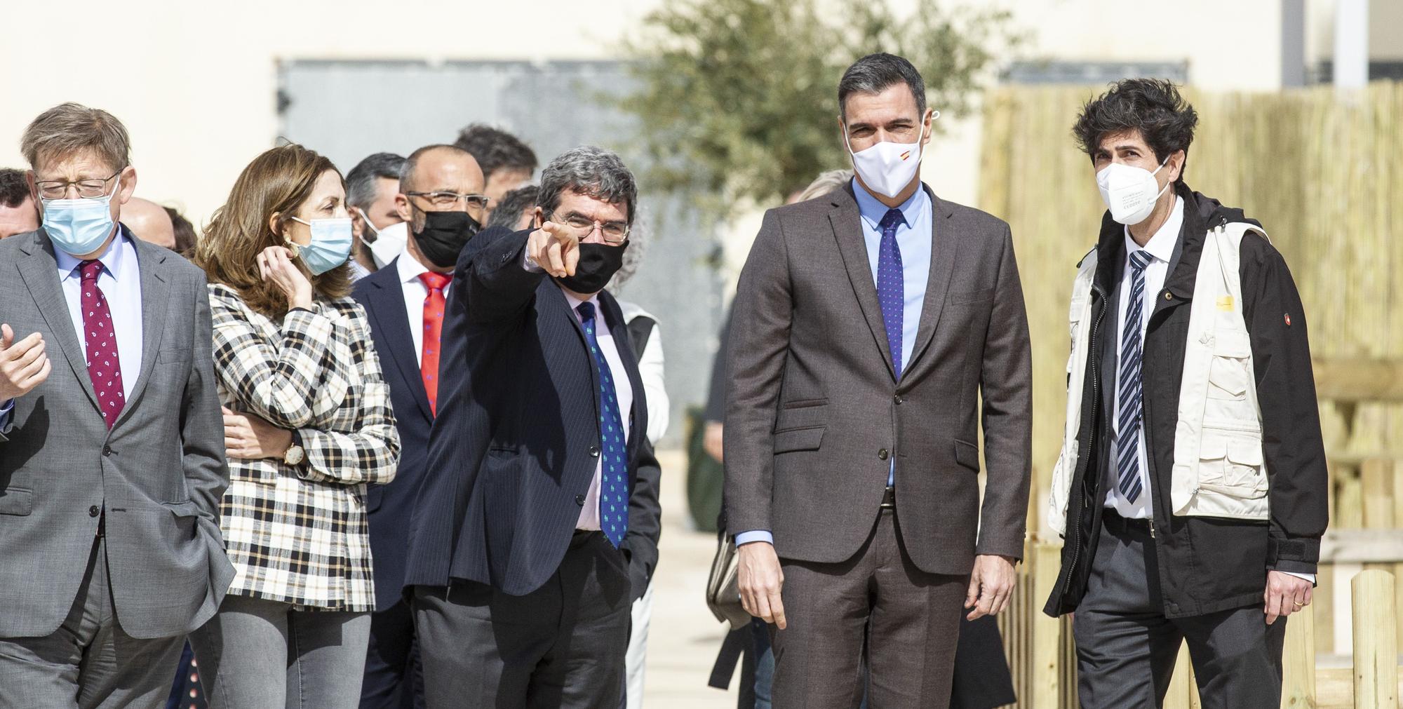 Visita del presidente del Gobierno, Pedro Sánchez, al centro de refugiados de Ciudad de la Luz