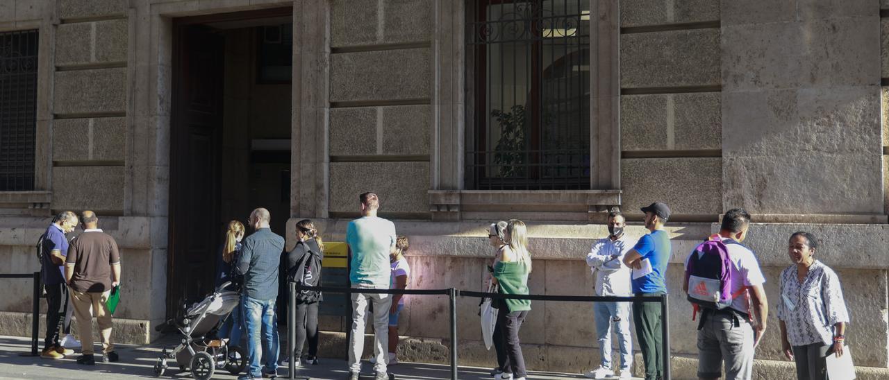 Colas para el padrón en las oficinas del ayuntamiento