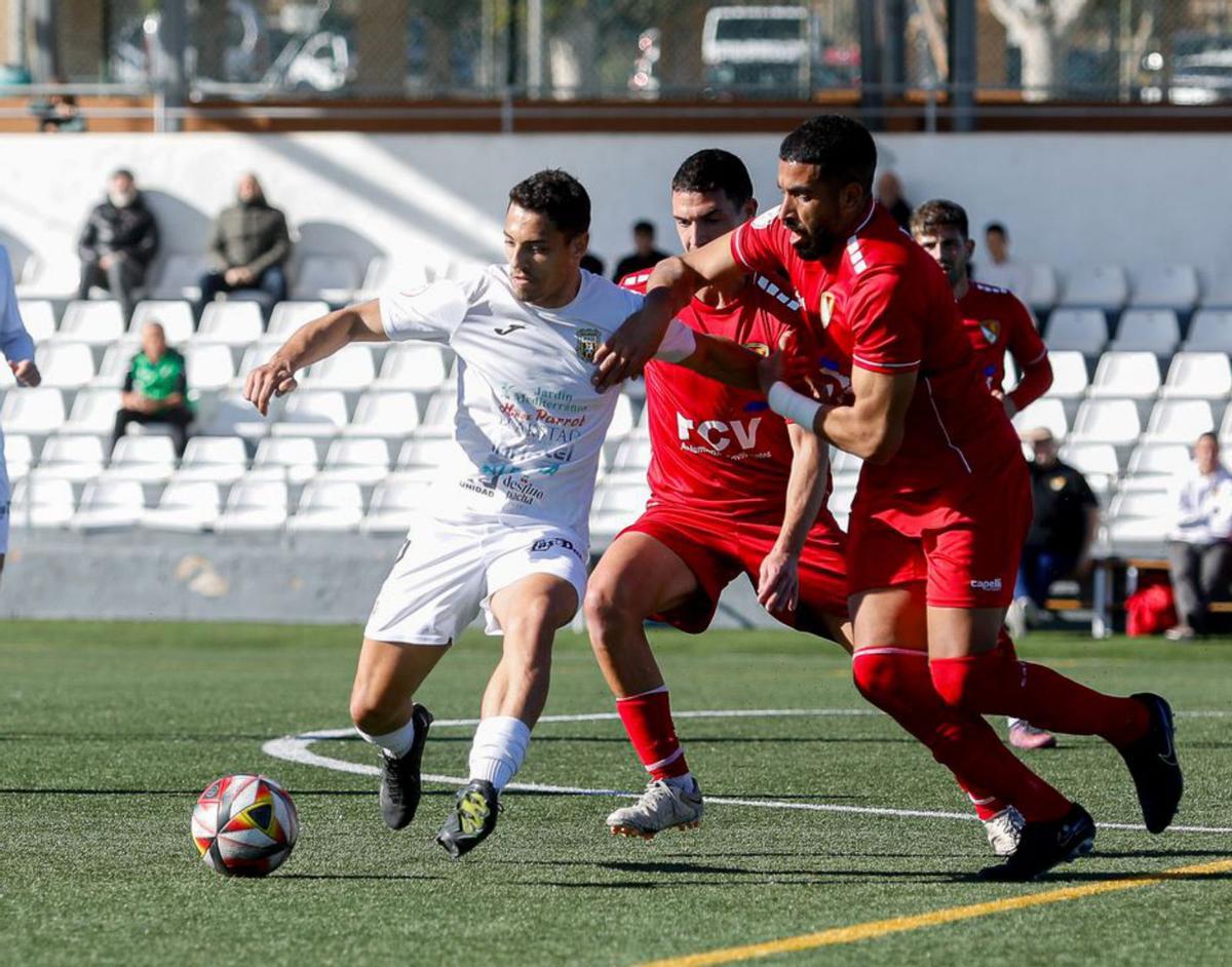 Momento del duelo de la Peña Deportiva este domingo. | TONI ESCOBAR