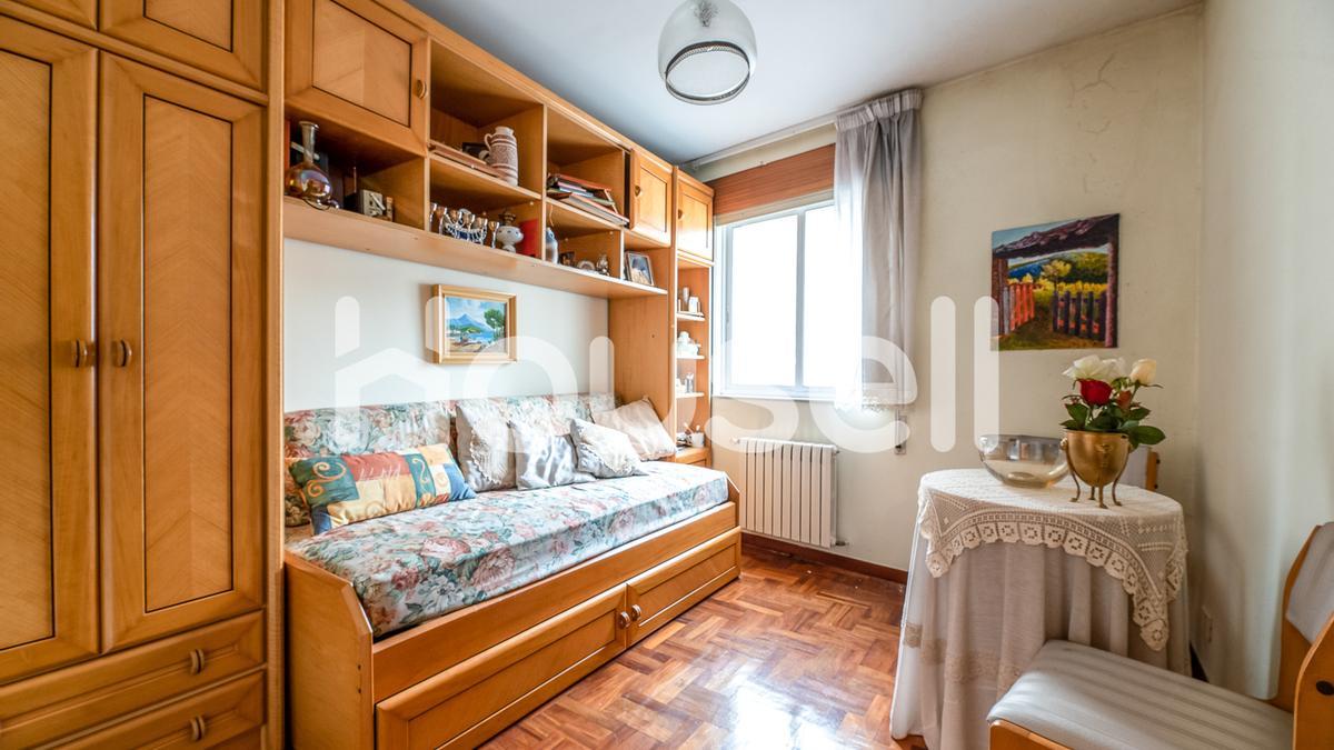 Piso de 4 dormitorios en venta en Lugo.