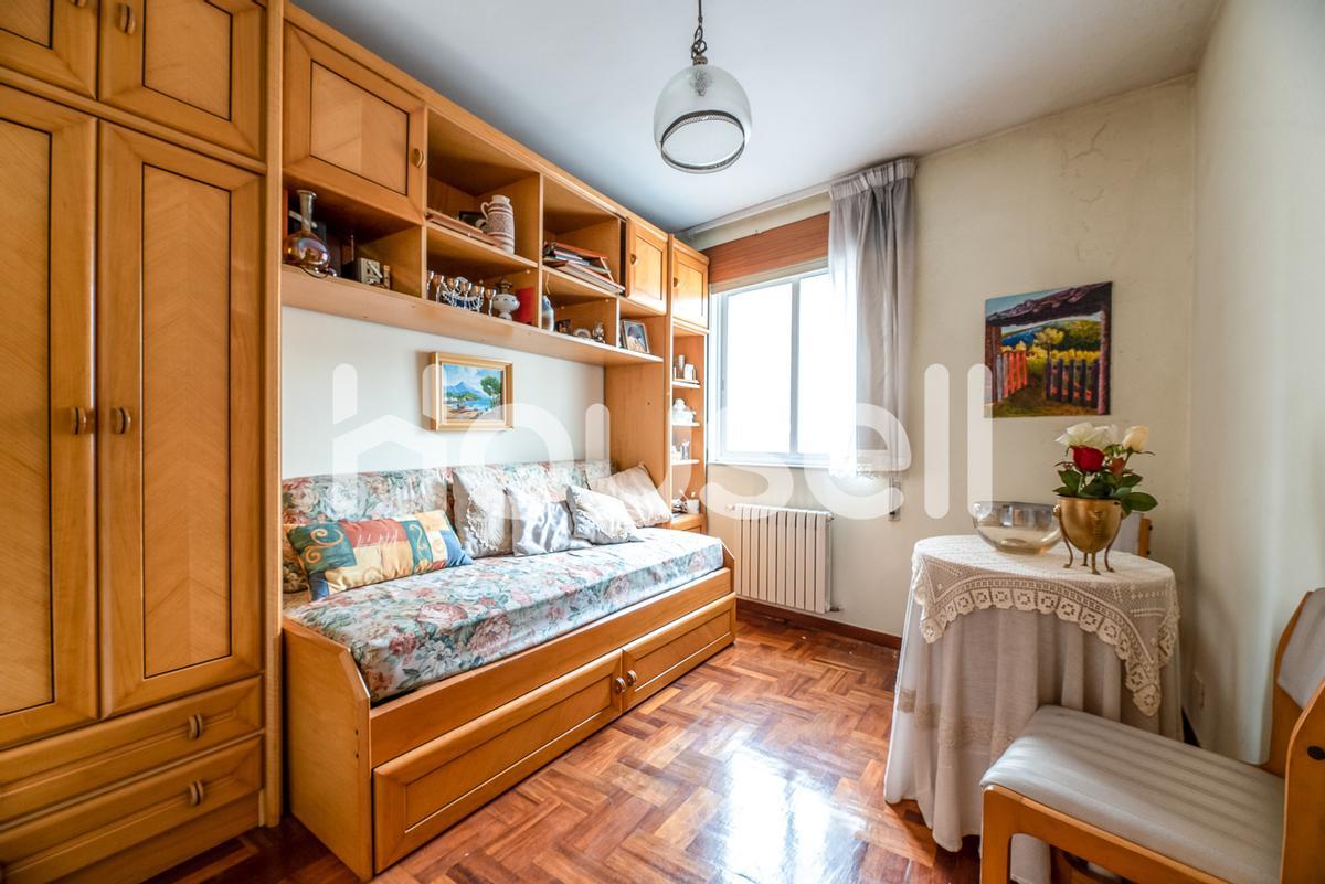 Piso de 4 dormitorios en venta en Lugo.