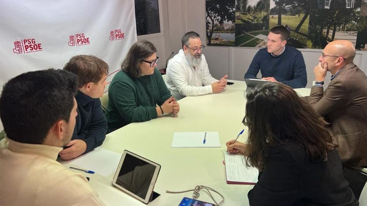 O líder do PSdeG en Santiago reuniuse recentemente con representantes da hostelería