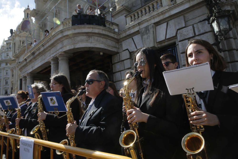 Búscate en el público de la mascletà del 1 de marzo