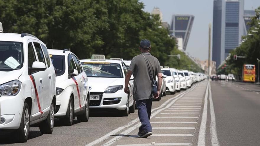 El Ayuntamiento de Madrid introducirá la uniformidad en la vestimenta de los taxistas