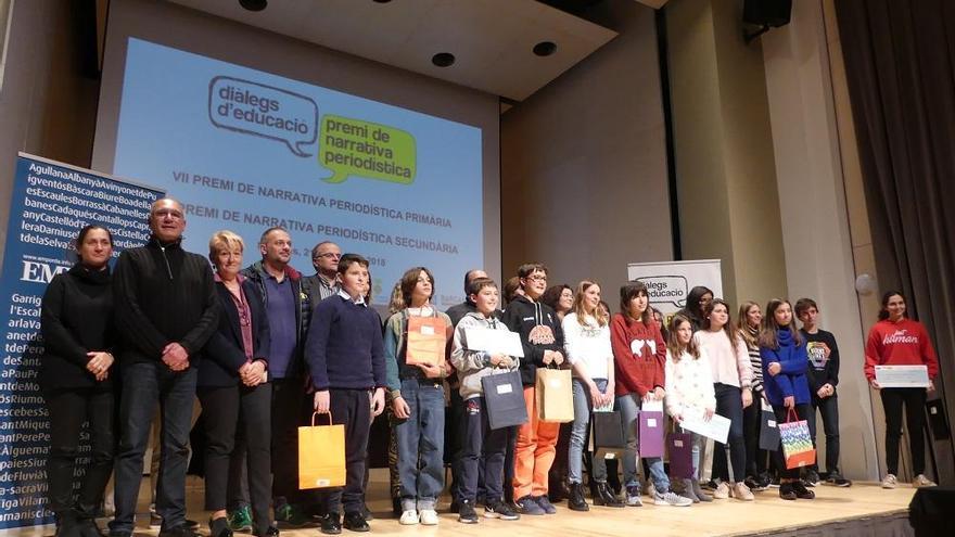 Els guardonats, amb el jurats, els organitzadors i el ponent.