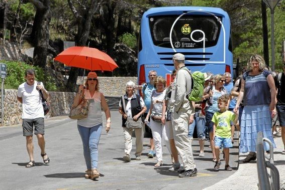 Im Torrent de Pareis, einer der größten Touristenattraktionen der Insel, stapeln sich die Besucher. Seit Wochen schafft keiner den Müll weg, auf der berühmten Serpentinenstraße staut sich der Verkehr, am Ufer haben Taschendiebe leichtes Spiel. Es ist ein Albtraum, sagen die Anwohner.