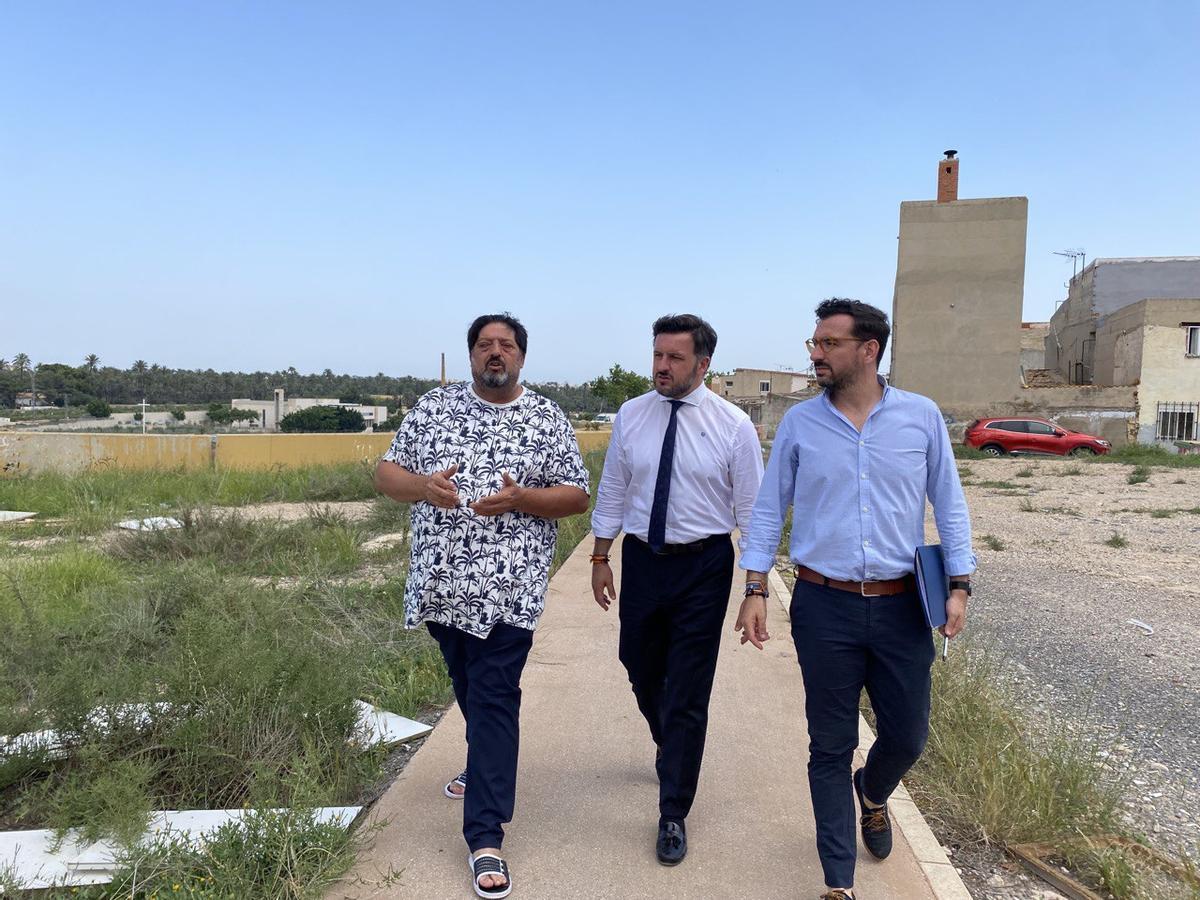El alcalde y el edil de Servicios Públicos en el barrio Patilla