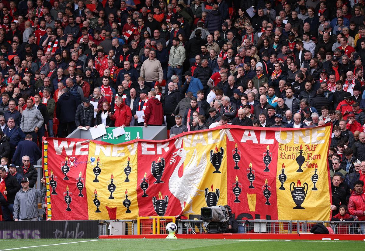 Pancarta conmemorativa de la tragedia de Hillsborough en un partido del Liverpool