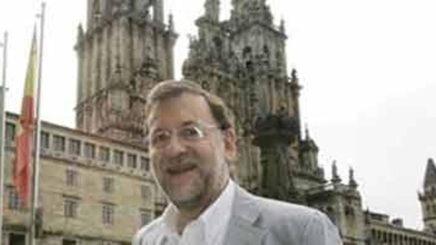 Rajoy responsabiliza a Zapatero y pide explicaciones de los &quot;ataques&quot; al PP