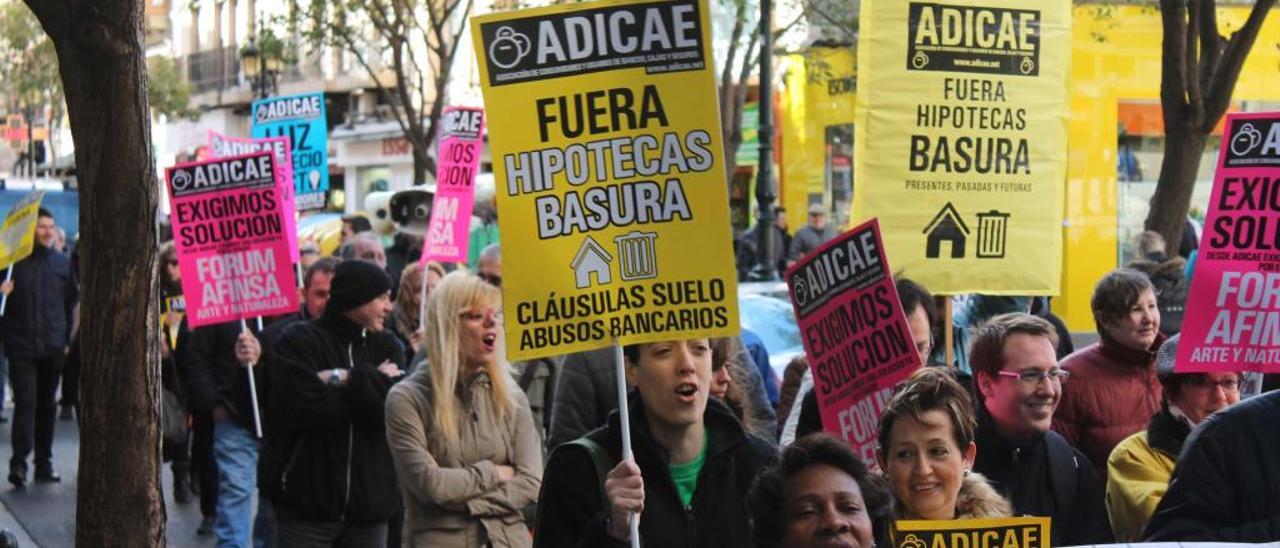 El juez anula la expulsión de dirigentes críticos de Adicae Valencia por la nacional