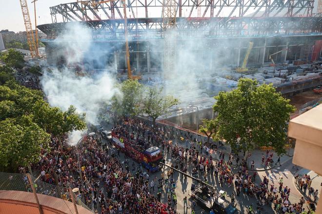 ¡De locos! Las mejores imágenes de una ciudad entregada al Barça