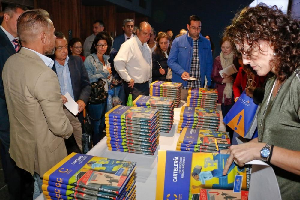 Presentación del libro "Cartelería de Prevención de Riesgos Laborales" en el Club Prensa Asturiana de LA NUEVA ESPAÑA