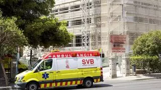 Dos jóvenes heridas y hospitalizadas tras volcar un coche en Alicante