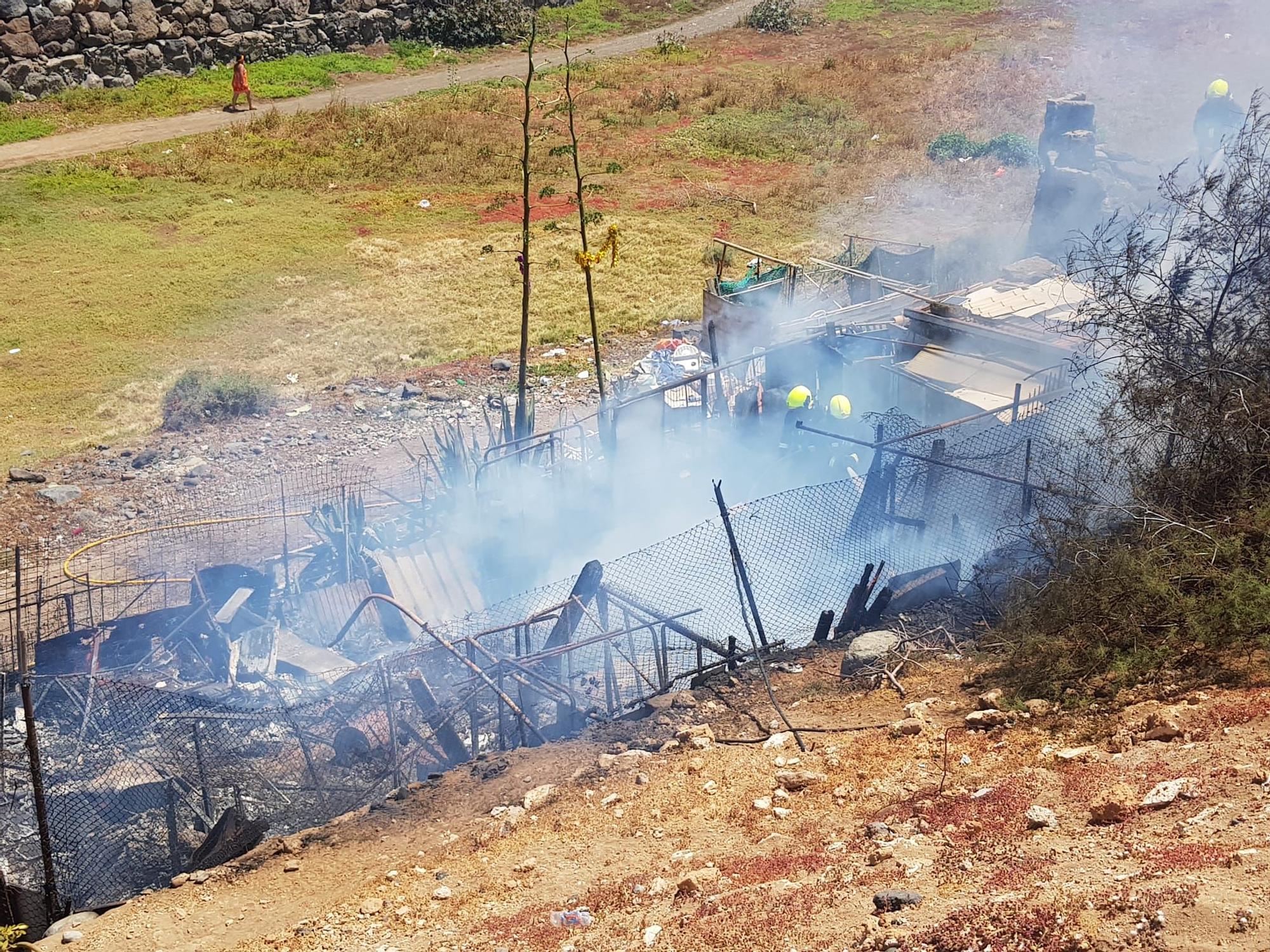 Incendio en una chabola en el Barranco de San Andrés, en Moya.