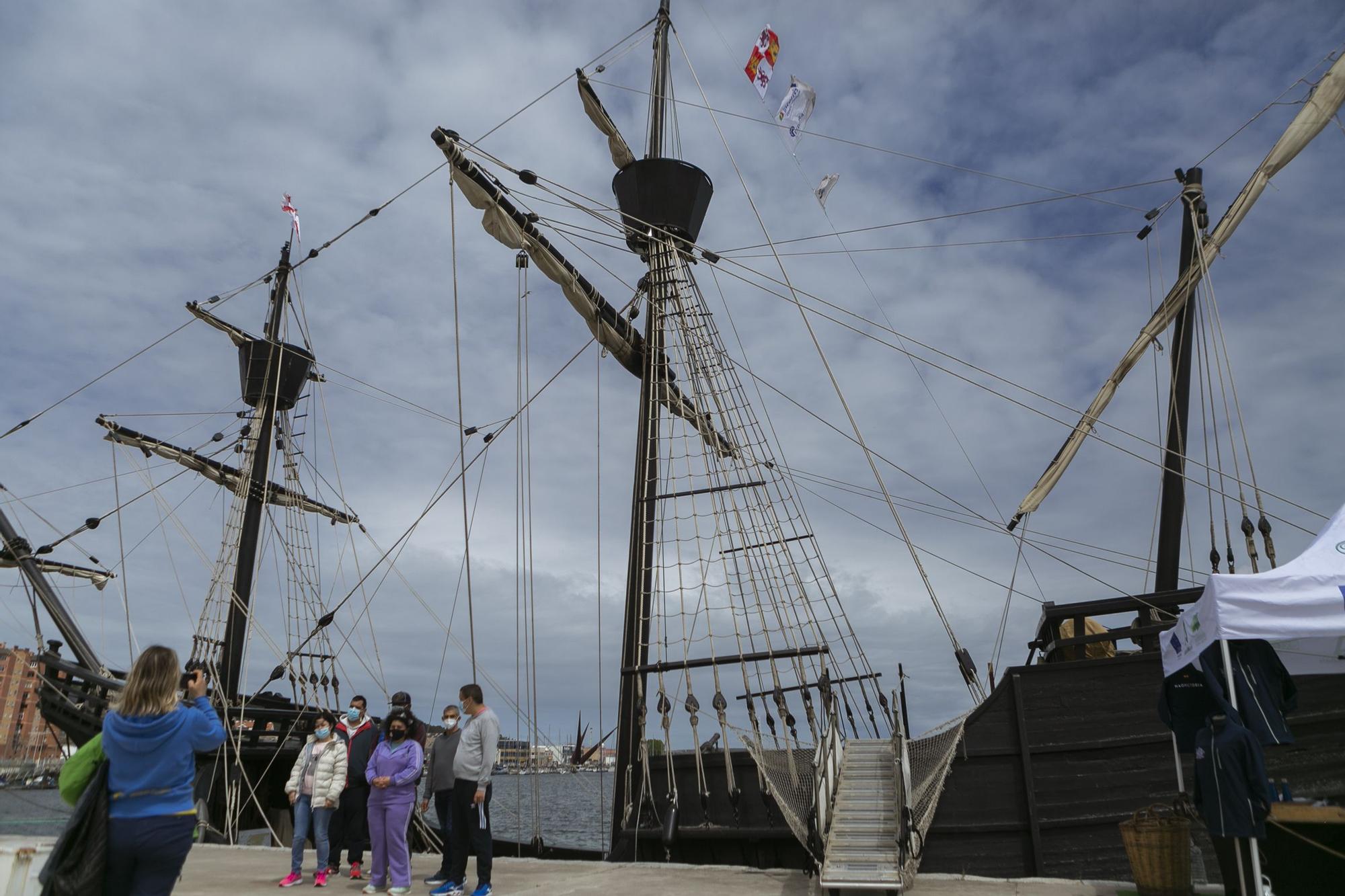 La nao "Victoria" atraca en el puerto de Avilés