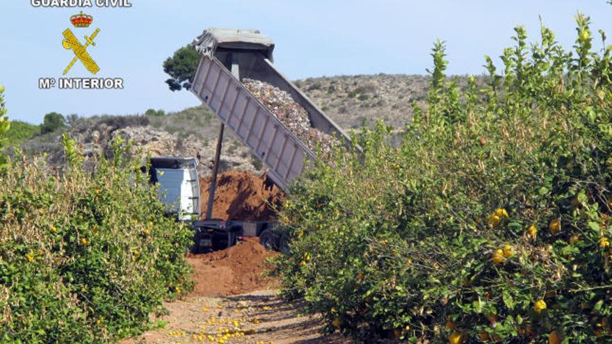 El dueño del vertedero de Abanilla dice que sólo fueron 20 camiones