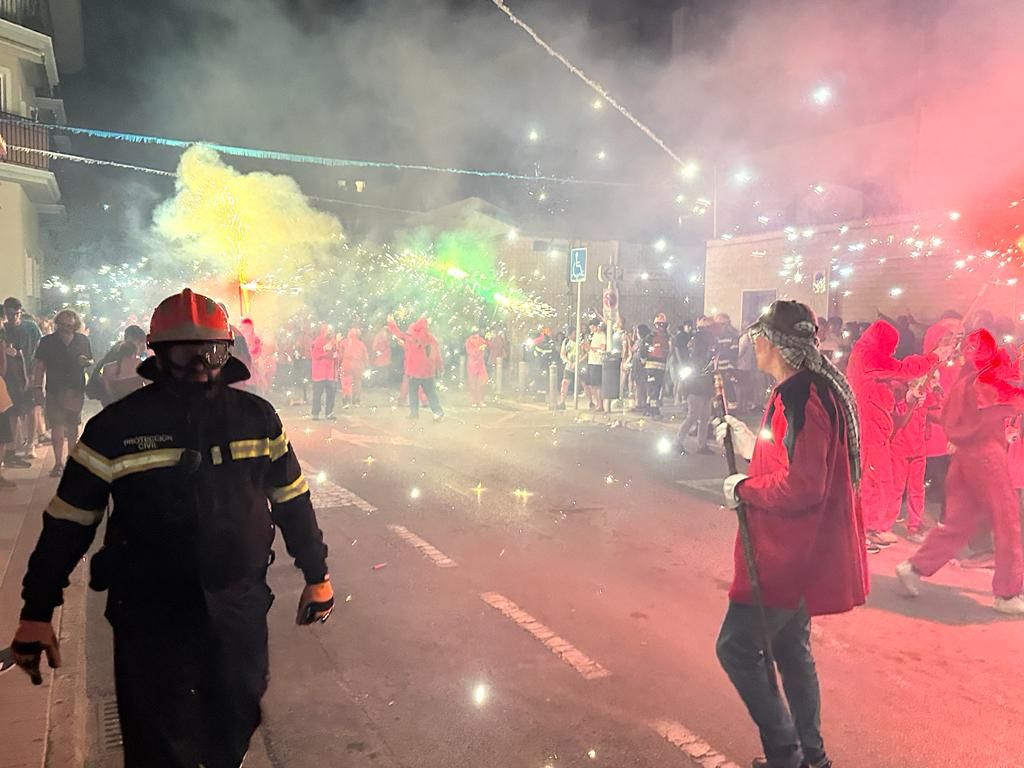 Las Fiestas del Carmen de El Campello arrancan con un multitudinario Correfocs