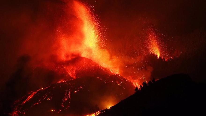 La lava del volcán de La Palma llega al mar por un tercer punto