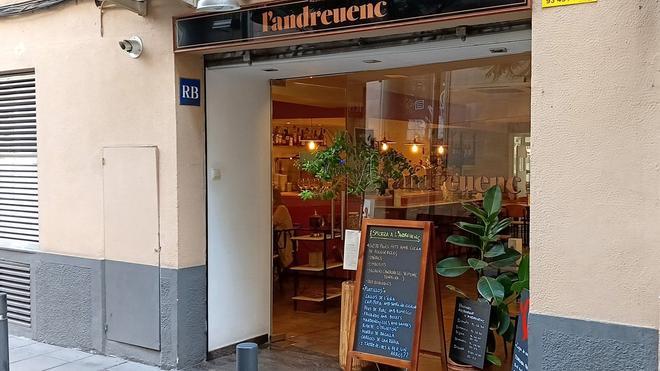 Una carrillera de cerdo con bacalao: así es el mejor 'esmorzar de forquilla' de Catalunya, que se prepara en Barcelona