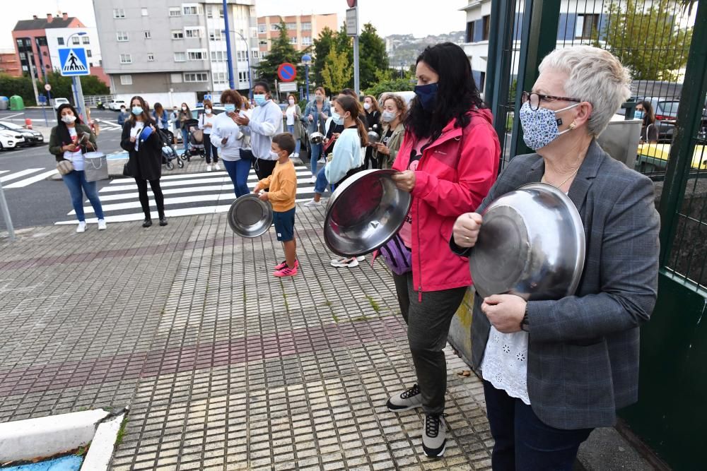 Cacerolada en el CEIP Ría do Burgo de Culleredo