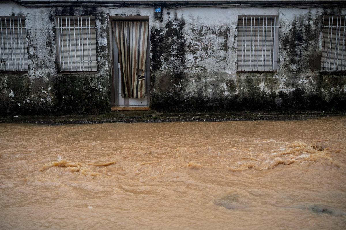 Fotogalería | La borrasca Marta anega las calles de la Charca Musia
