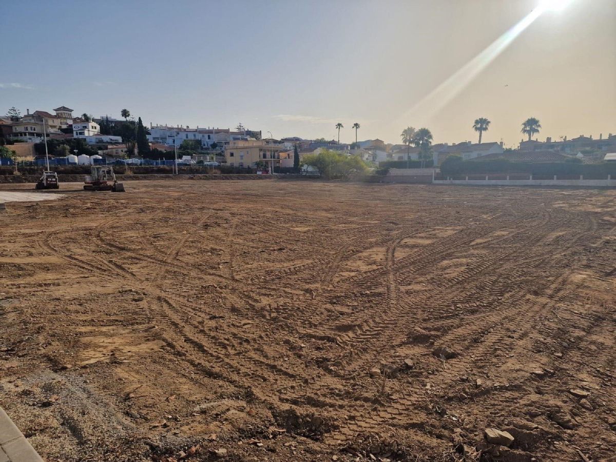 El aparcamiento de Torre de Benagalbón tendrá una tarifa de un euro al día.