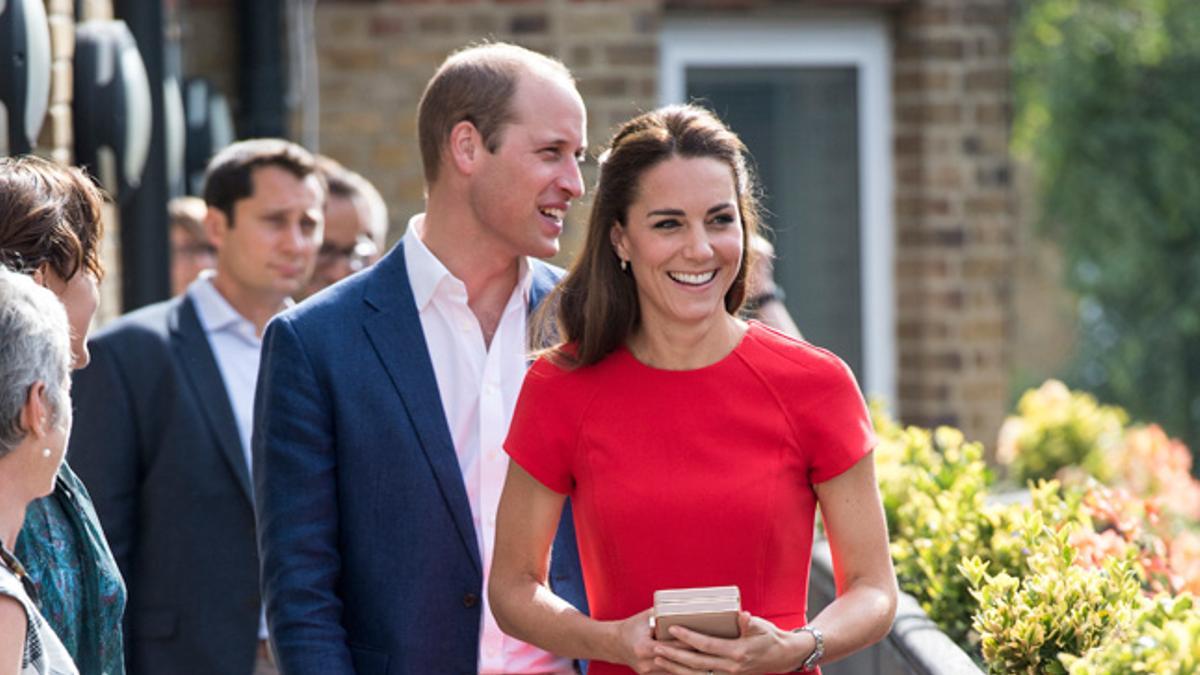 El look con vestido rojo de Kate Middleton en Londres