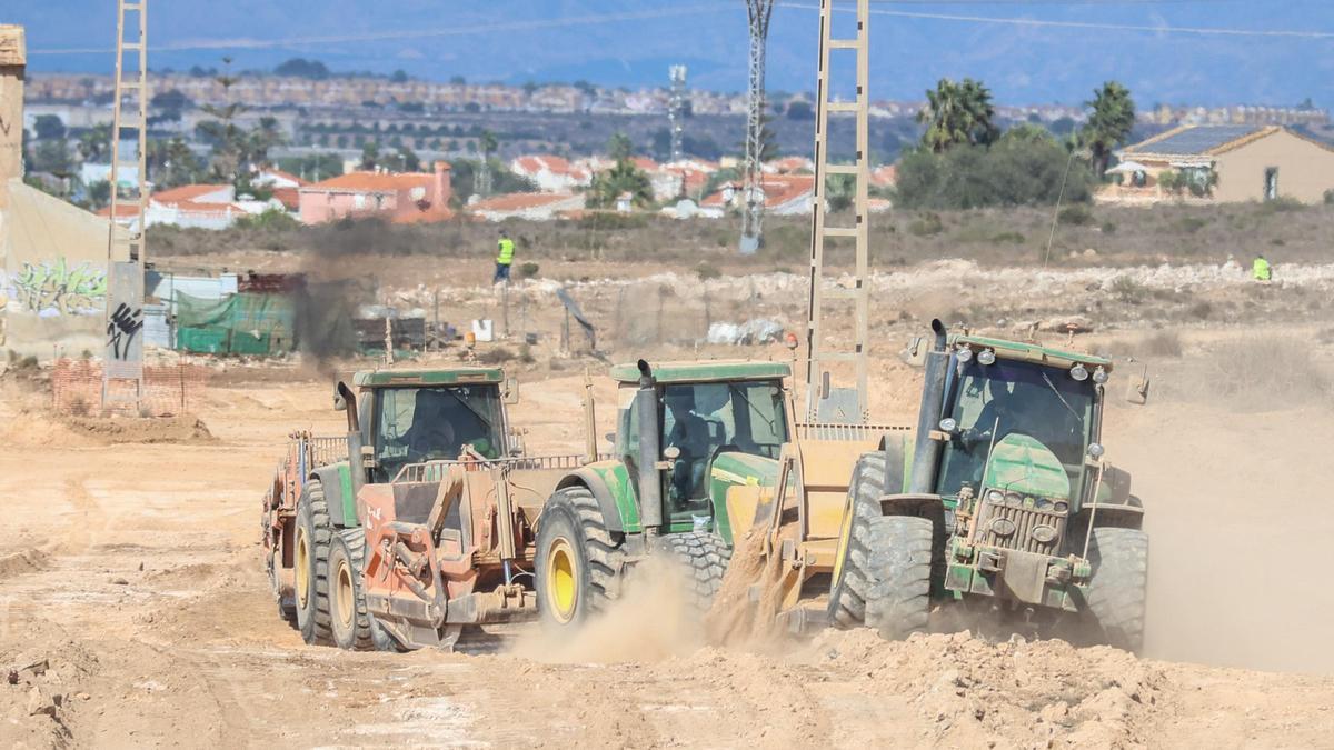 Obras de urbanización del sector de La Hoya en Torrevieja