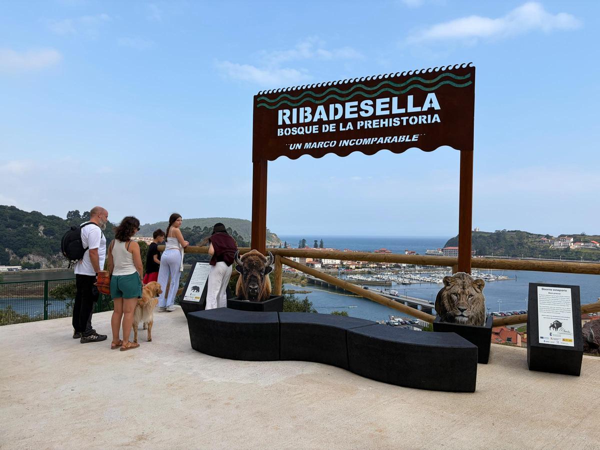 Ribadesella ya tiene su bosque de la Prehistoria Ribadesella ya tiene su bosque de la Prehistoria